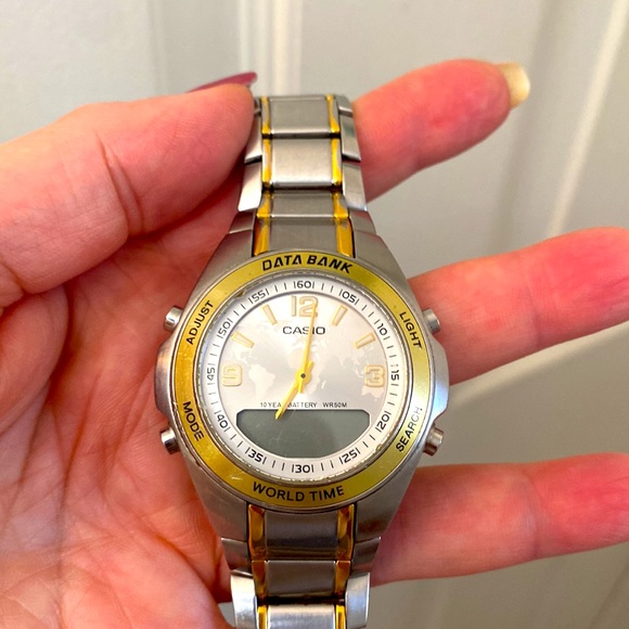 Women’s Casio vintage stainless steel watch - Picture 2 of 6